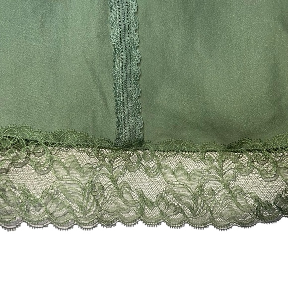 ALICE‎ + OLIVIA Farah Cold Shoulder Lace Trim Silk Top Sage Green Size Small - Picture 9 of 9